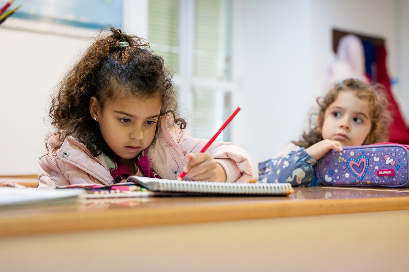 Alumnas de Lenguasol trabajando en clase